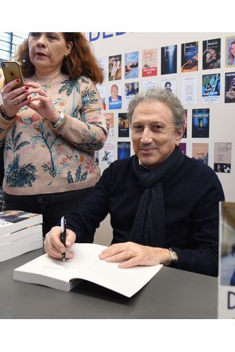 Michel Drucker au Salon du livre à Paris le 16 mars 2019