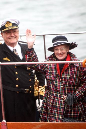 La reine Margrethe II de Danemark et le prince Henrik sur le yacht royal à Copenhague, le 5 mai 2015