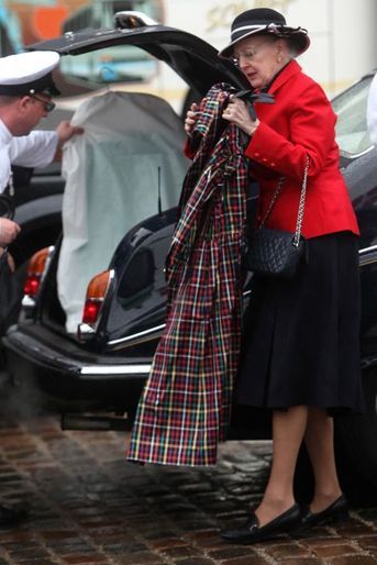 La reine Margrethe II de Danemark va embarquer sur son yacht à Copenhague, le 5 mai 2015