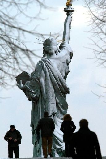 La réplique de la statue de la Liberté