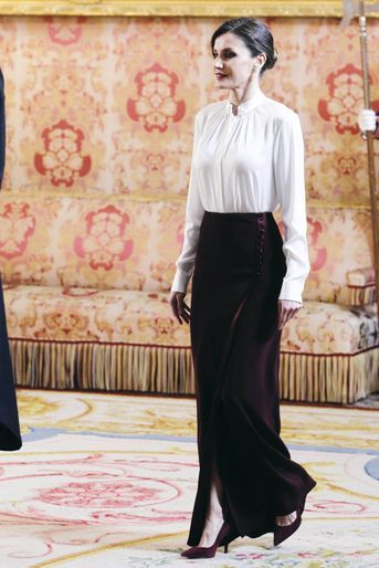 La reine Letizia d&#039;Espagne dans une nouvelle jupe Felipe Varela à Madrid, le 22 janvier 2019