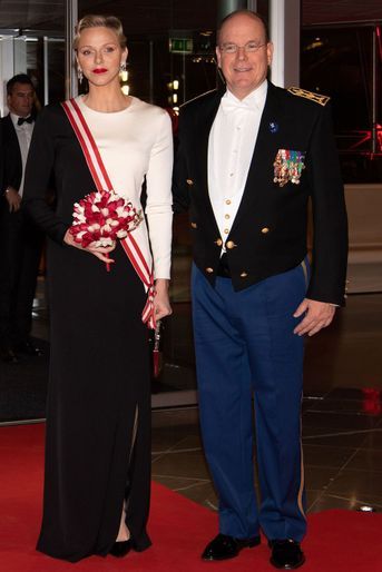 La princesse Charlène de Monaco en Akris, le 19 novembre 2018