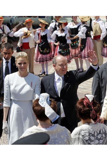 Baptême des jumeaux de Monaco - Charlene et Albert acclamés par les Monégasques