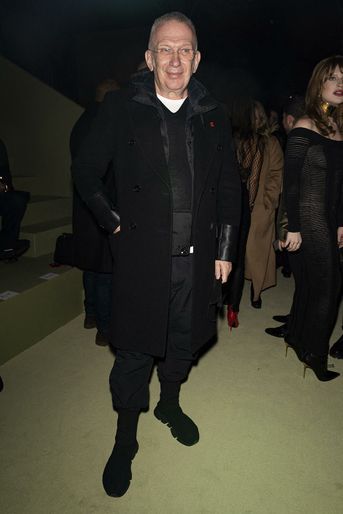 Jean Paul Gaultier au défilé Balmain lors de la Fashion Week à Paris, le 2 mars 2022.