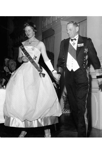 La princesse Margrethe de Danemark avec son père le roi Frederik IX, en 1958