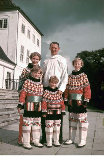 La princesse Margrethe de Danemark avec ses parents et ses soeurs, en 1952
