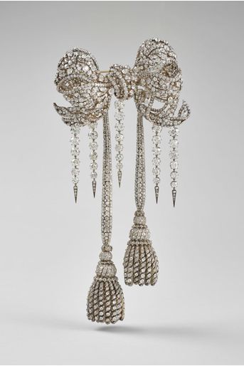 Grand noeud de corsage en diamants de l&#039;impératrice Eugénie, de François Kramer, Paris 1855 et 1864. Musée du Louvre, Paris 