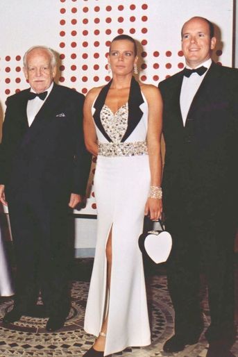 La princesse Stéphanie de Monaco au bal de la Croix-Rouge en août 2000