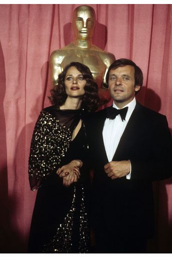 Anthony Hopkins (avec Charlotte Rampling) lors des Oscars en 1976