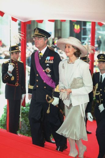 La reine Silvia et le roi Carl XVI Gustaf de Suède, à Bruxelles le 4 décembre 1999