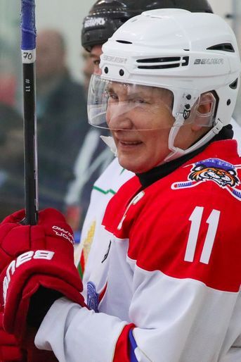 Vladimir Poutine et Alexandre Loukachenko ont joué au hockey sur glace vendredi à Sotchi.