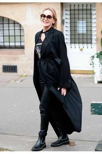 Sharon Stone s&#039;offre une virée shopping chez Saint Laurent, Schiaparelli, et Stephane Rolland le 28 janvier 2020, après avoir déjeuné au Cafe Pouchkine. 