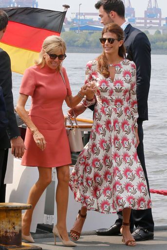 Brigitte Macron et la Première dame argentine Juliana Awada après leur croisière vendredi. 