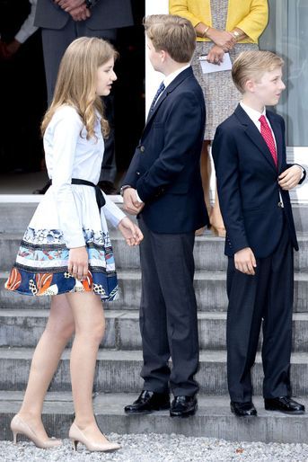 La princesse Elisabeth de Belgique avec ses frères les princes Gabriel et Emmanuel à Waterloo, le 29 juin 2017