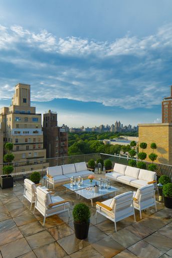Le superbe rooftop avec vue sur les toits de New-York.