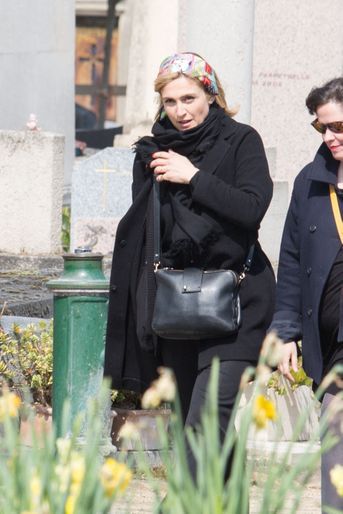 Julie Gayet&nbsp;aux obsèques d'Agnès Varda au cimetière du Montparnasse à Paris le 2 avril 2019