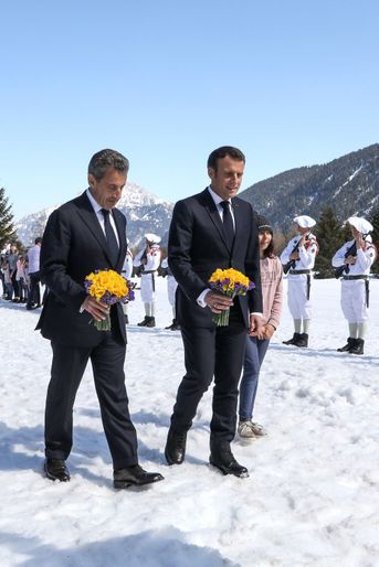 Nicolas Sarkozy et Emmanuel Macron au&nbsp;Monument national à la Résistance du plateau des Glières.&nbsp;