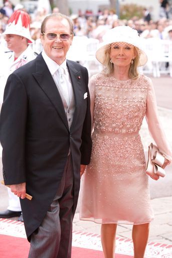 Roger Moore et sa femme, Kristi, en juillet 2011 à Monaco au mariage d'Albert et Charlène Wittstock.