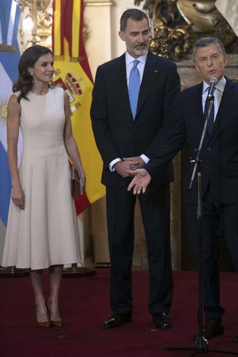 La reine Letizia d'Espagne dans une robe Pedro del Hierro à Buenos Aires, le 26 mars 2019