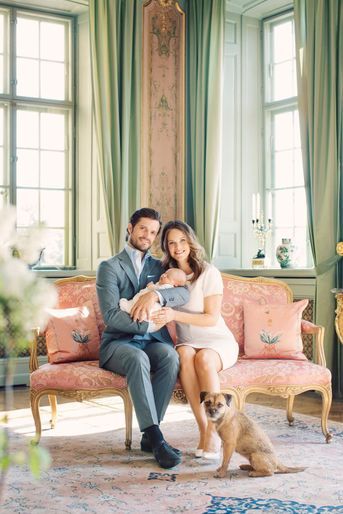 Le prince Alexander de Suède avec ses parents. Photo diffusée le 13 mai 2016 