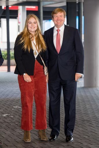 La princesse Catharina-Amalia avec son père le roi Willem-Alexander des Pays-Bas à Amsterdam, le 27 janvier 2019