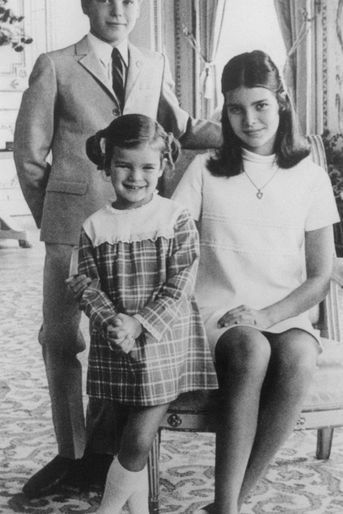 La princesse Stéphanie de Monaco avec son frère et sa soeur, le 22 février 1971