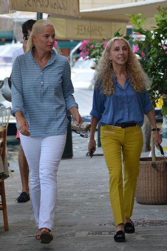 La princesse Mette-Marit de Norvège en vacances à Portofino avec Franca Sozzani, le 2 août 2014