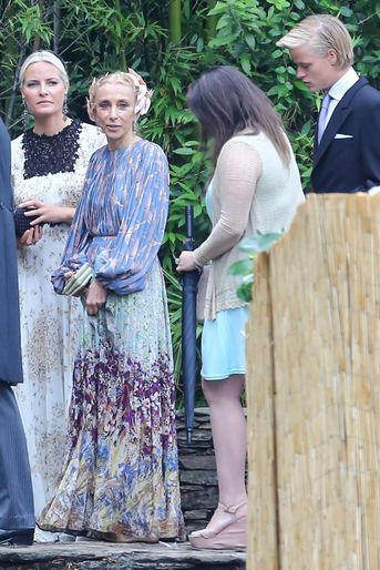 La princesse Mette-Marit de Norvège avec Franca Sozzani à Verbiana le 1er août 2015 au mariage de Pierre Casiraghi et Beatrice Borromeo