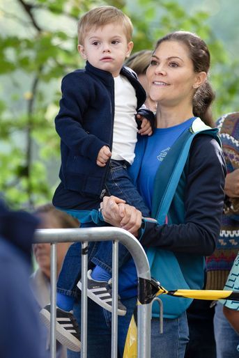 La princesse Victoria de Suède avec son fils le prince Oscar à Solna, le 16 septembre 2018