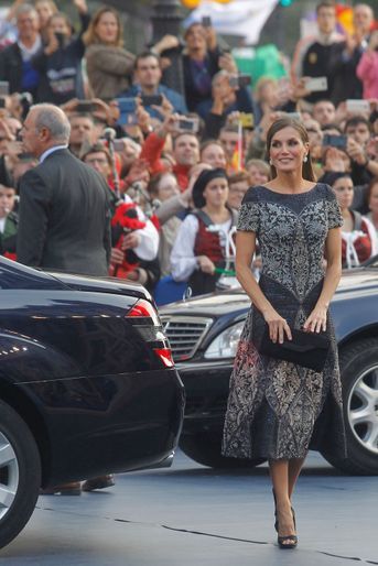 La reine Letizia d'Espagne arrive pour la remise du Prix des Asturies 2018 à Oviedo, le 19 octobre 2018
