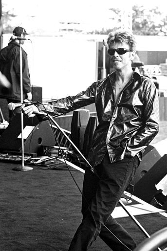 David Bowie en concert à Hertford en 1995.
