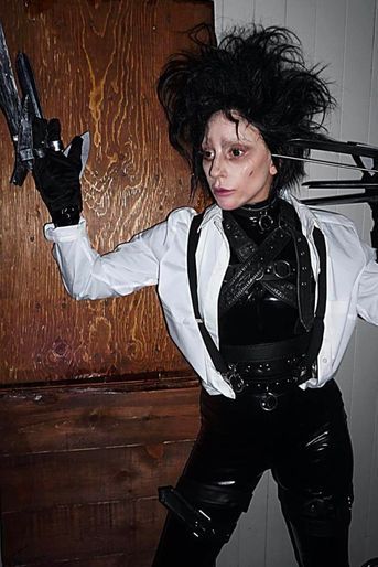 Lady Gaga en Edward aux mains d'argent pour Halloween 2017