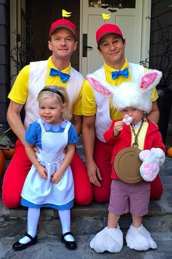 Neil Patrick Harris, David Burtka et leurs enfants revisitent Alice aux Pays des Merveilles pour Halloween