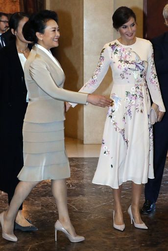 La reine Letizia d'Espagne avec Peng Liyuan à Madrid, le 28 novembre 2018