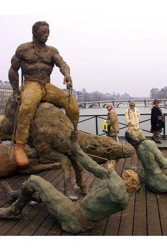 Les Sculptures D'Ousmane Sow, Exposées Sur Le Pont Des Arts À Paris En Mars 1999 6