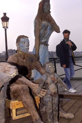 Les Sculptures D'Ousmane Sow, Exposées Sur Le Pont Des Arts À Paris En Mars 1999 7