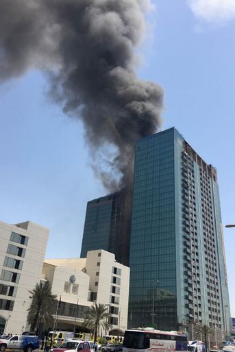Incendie dans un immeuble en construction d’Abu Dhabi, aux Emirats arabes unis.