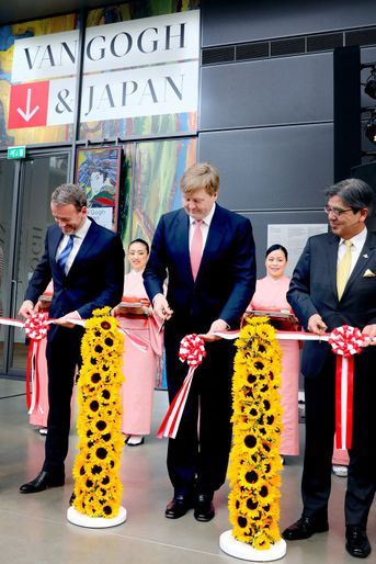Le roi Willem-Alexander des Pays-Bas inaugure l'exposition "Van Gogh & Japan" à Amsterdam, le 22 mars 2018