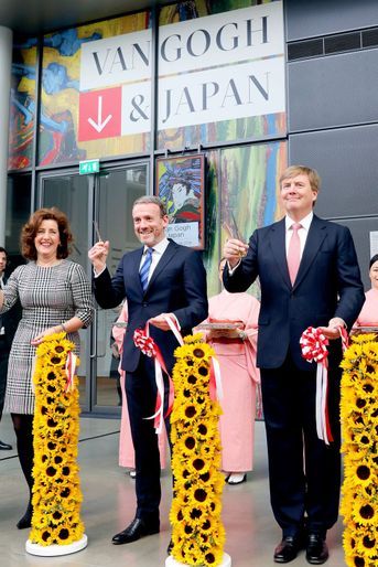 Le roi Willem-Alexander des Pays-Bas ouvre l'exposition "Van Gogh & Japan" à Amsterdam, le 22 mars 2018
