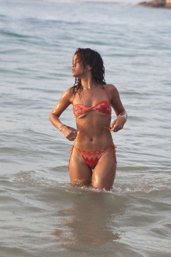 La star en bikini de la semaine : Rihanna