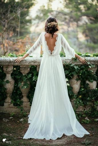 Robe de mariée manches longues et dos nu https://www.pinterest.fr/pin/790381803324741504/<br />
 