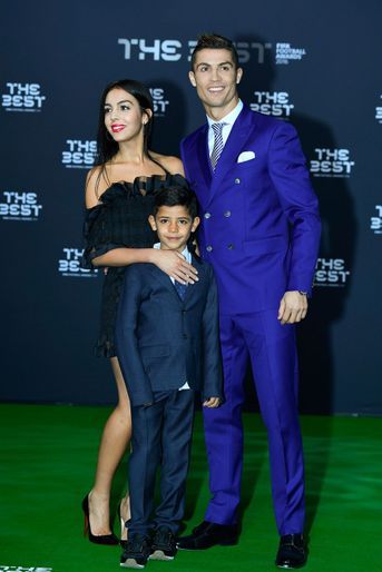 Georgina Rodriguez, Cristiano Junior et Cristiano Ronaldo aux FIFA Football Awards  Zurich le 9 janvier 2017
