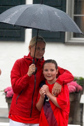 Les princesses Mette-Marit et Ingrid Alexandra de Norvège à Asker, le 20 juin 2016 
