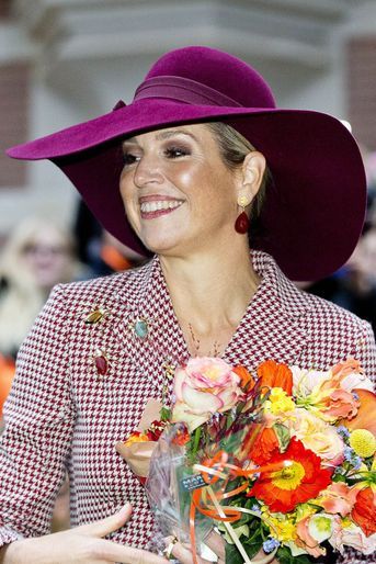 La reine Maxima des Pays-Bas, coiffée d'une grande capeline, à Arnhem le 12 janvier 2018