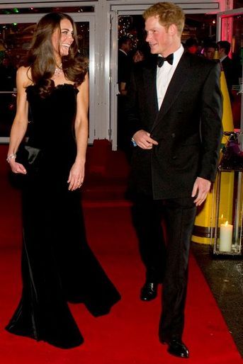 La duchesse Catherine de Cambridge en Alexander Mc Queen, le 19 décembre 2011