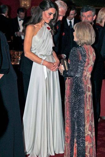 La duchesse Catherine de Cambridge en Jenny Packham, le 10 novembre 2011