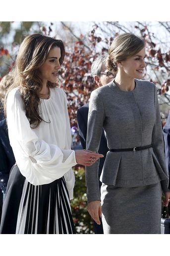 La reine Rania de Jordanie avec la reine Letizia d’Espagne, à Madrid, le 20 novembre 2015