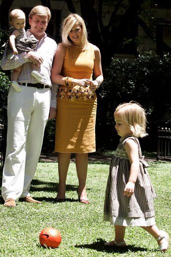 La princesse Alexia avec ses parents et sa petite soeur Ariane, le 22 décembre 2007