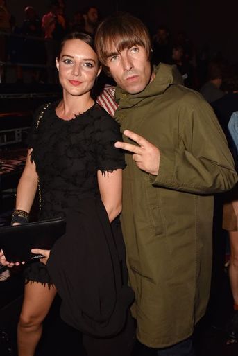 Liam Gallagher et sa compagne Debbie au défilé Saint Laurent à Paris