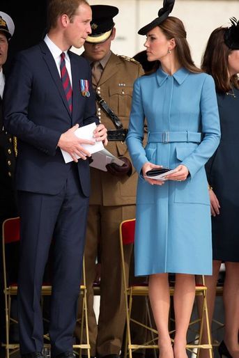 Kate en Alexander McQueen, avec le prince William, à Arromanches le 6 juin 2014